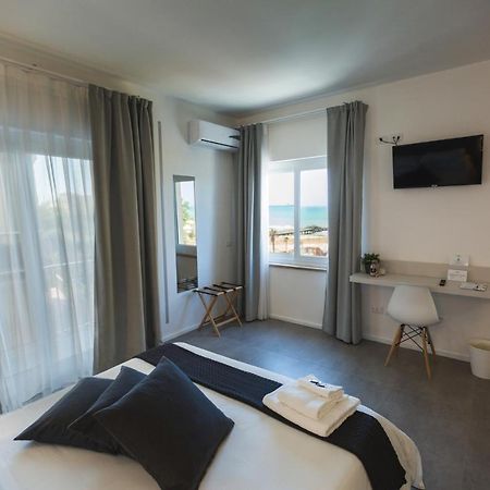 B&B A Due Passi Dal Mare Джеля Екстериор снимка