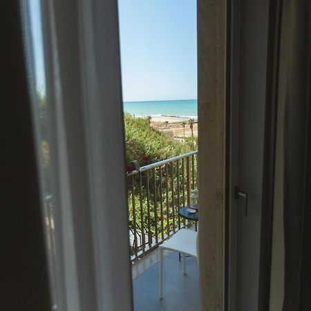 B&B A Due Passi Dal Mare Джеля Екстериор снимка