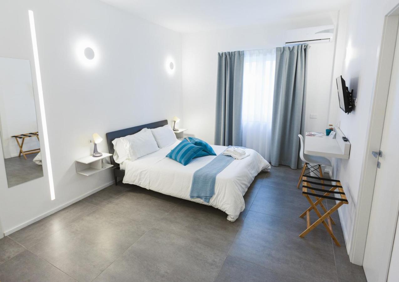 B&B A Due Passi Dal Mare Джеля Екстериор снимка