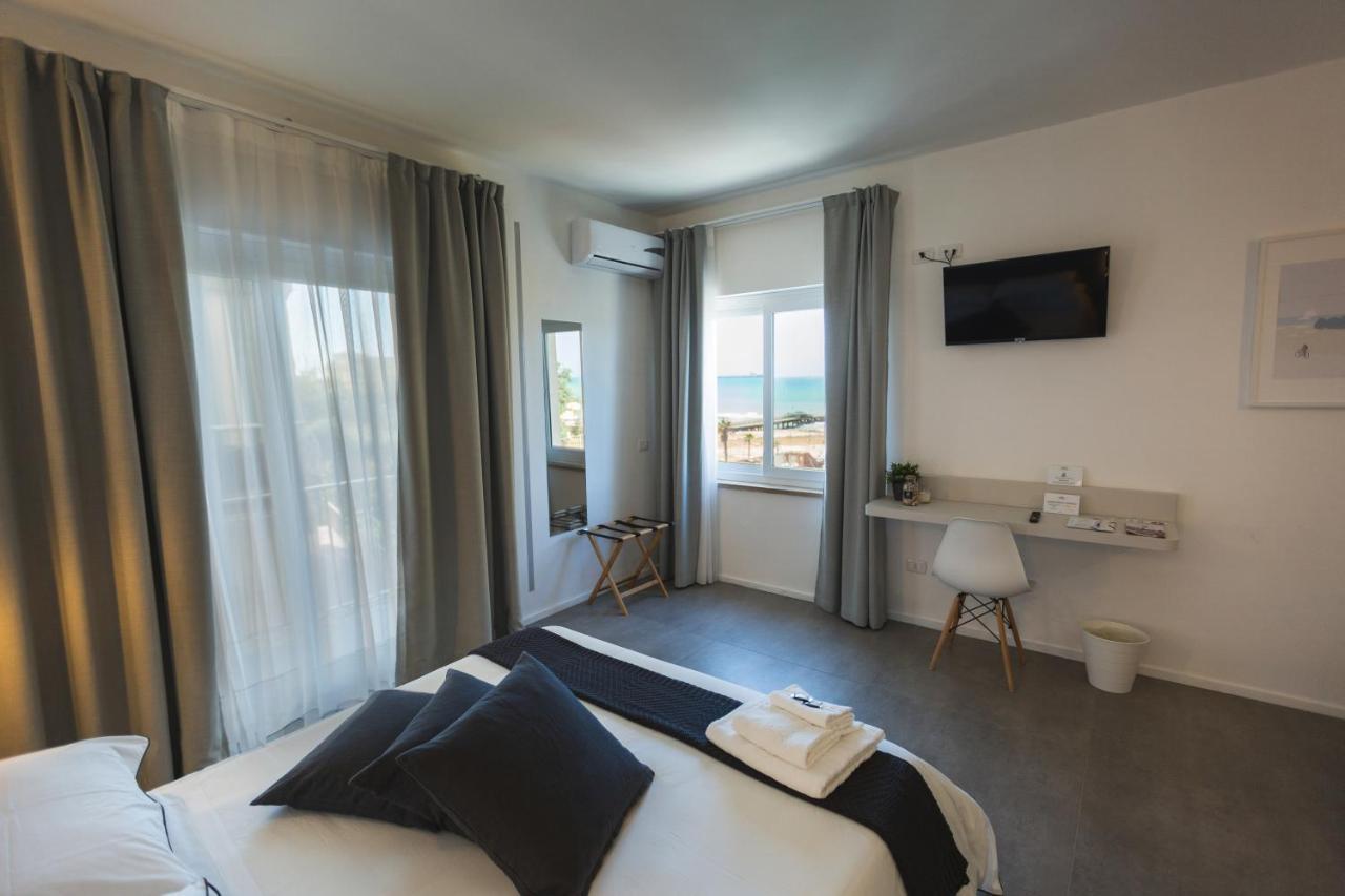 B&B A Due Passi Dal Mare Джеля Екстериор снимка