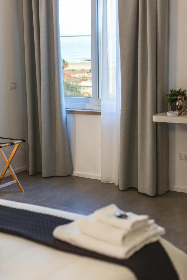 B&B A Due Passi Dal Mare Джеля Екстериор снимка