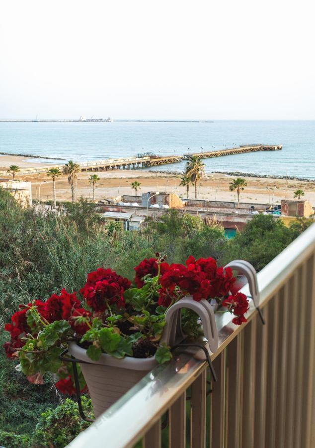 B&B A Due Passi Dal Mare Джеля Екстериор снимка