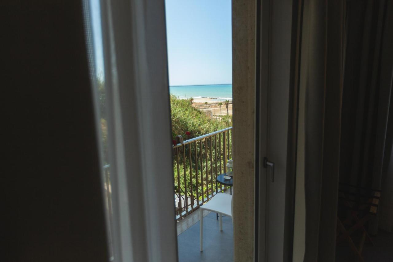 B&B A Due Passi Dal Mare Джеля Екстериор снимка