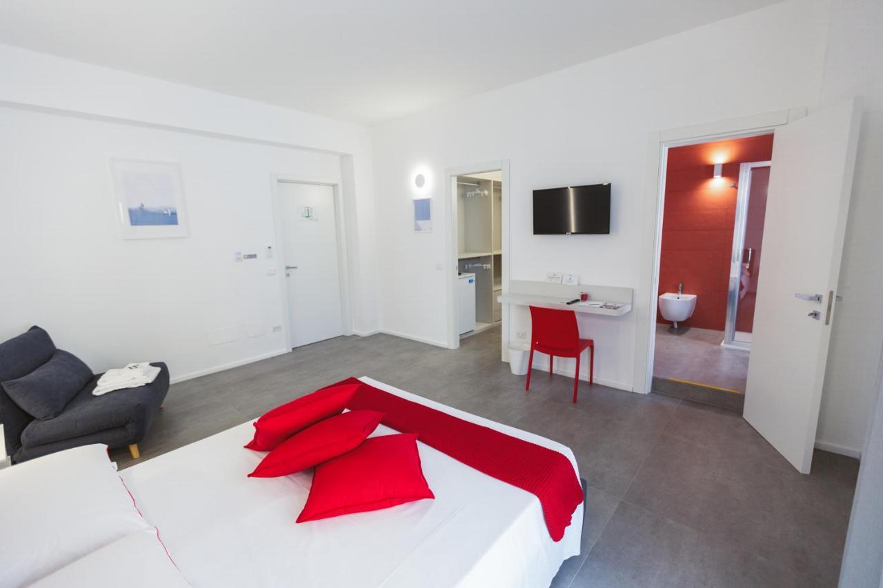 B&B A Due Passi Dal Mare Джеля Екстериор снимка