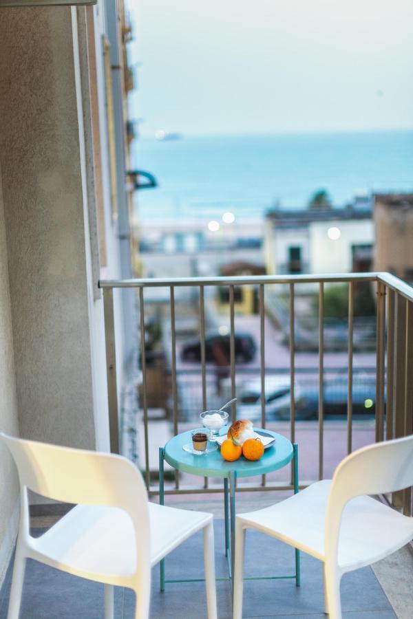 B&B A Due Passi Dal Mare Джеля Екстериор снимка